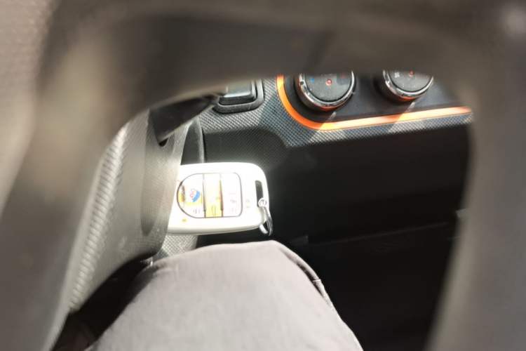 Used Wuling Hongguang MINIEV 2021 Macaron Premium Model – Lithium Iron Phosphate Vehicle Key