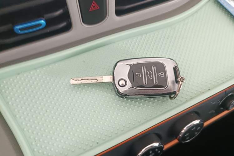 Used Wuling Hongguang MINIEV 2021 Macaron Premium Model – Lithium Iron Phosphate Vehicle Key
