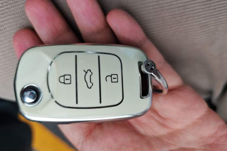 Used Wuling Hongguang MINIEV 2021 Macaron Fashion Edition Lithium-Ion Battery Vehicle Key