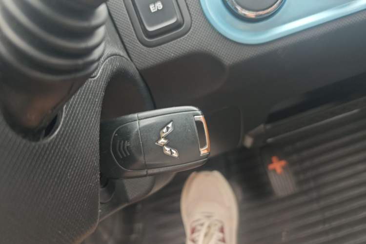 Used Wuling Hongguang MINIEV 2021 Macaron Premium Model – Lithium Iron Phosphate Vehicle Key
