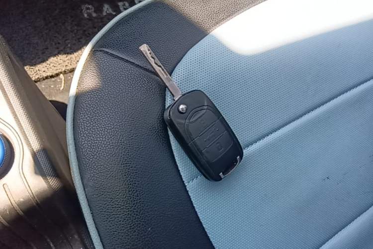 Used Wuling Hongguang MINIEV 2021 Macaron Fashion Model Lithium Iron Phosphate Vehicle Key