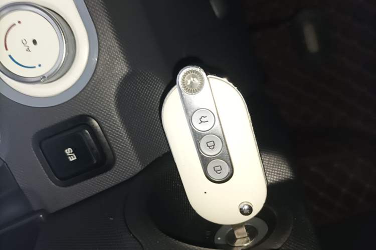 Used Wuling Hongguang MINIEV 2021 Macaron Premium Model – Lithium Iron Phosphate Vehicle Key