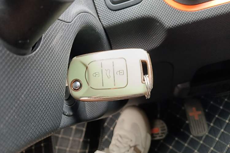 Used Wuling Hongguang MINIEV 2021 Macaron Fashion Model Lithium Iron Phosphate Vehicle Key
