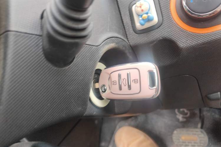 Used Wuling Hongguang MINIEV 2021 Macaron Fashion Edition Lithium-Ion Battery Vehicle Key