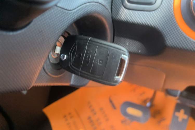 Used Wuling Hongguang MINIEV 2021 Macaron Fashion Model Lithium Iron Phosphate Vehicle Key