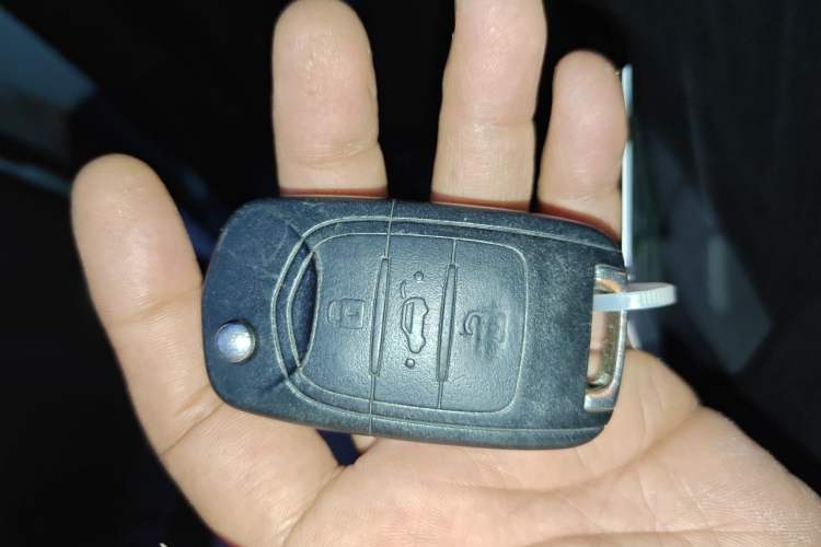 Used Wuling Hongguang MINIEV 2021 Macaron Sandwich Model 170 km Lithium Ternary Vehicle Key