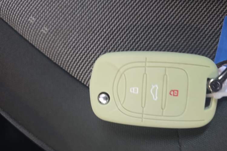 Used Wuling Hongguang MINIEV 2021 Macaron Premium Model – Lithium Iron Phosphate Vehicle Key