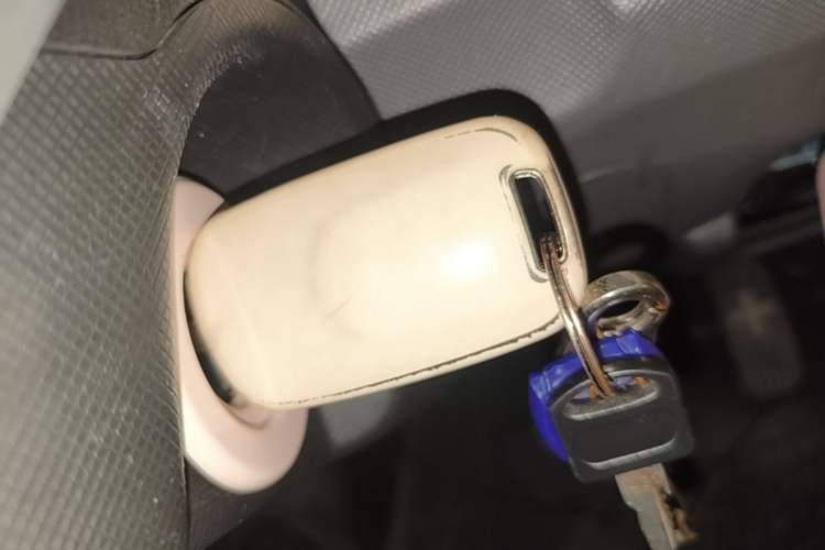 Used Wuling Hongguang MINIEV 2021 Macaron Premium Model – Lithium Iron Phosphate Vehicle Key