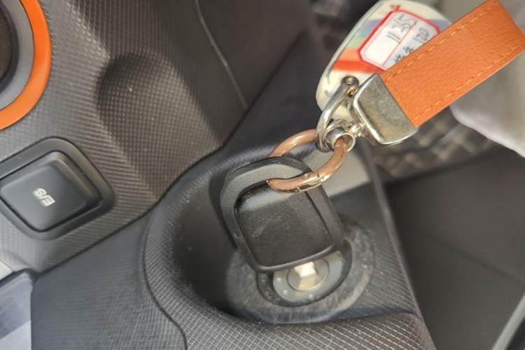 Used Wuling Hongguang MINIEV 2021 Macaron Fashion Model Lithium Iron Phosphate Vehicle Key