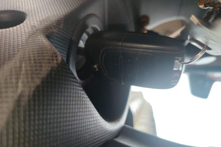Used Wuling Hongguang MINIEV 2021 Macaron Premium Model – Lithium Iron Phosphate Vehicle Key