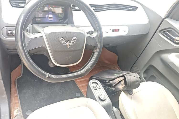 Used Wuling Hongguang MINIEV 2021 Macaron Premium Model – Lithium Iron Phosphate Center Console