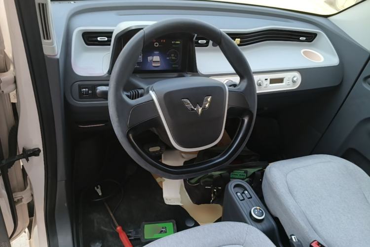 Used Wuling Hongguang MINIEV 2021 Macaron Fashion Model Lithium Iron Phosphate Center Console