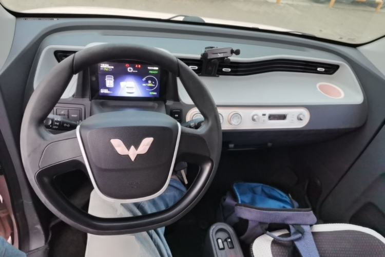 Used Wuling Hongguang MINIEV 2021 Macaron Fashion Model Lithium Iron Phosphate Center Console