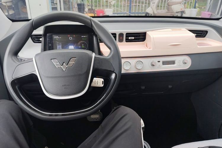 Used Wuling Hongguang MINIEV 2021 Macaron Premium Model – Lithium Iron Phosphate Center Console