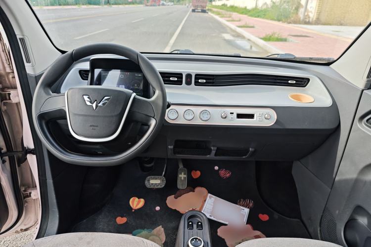 Used Wuling Hongguang MINIEV 2021 Macaron Premium Model – Lithium Iron Phosphate Center Console