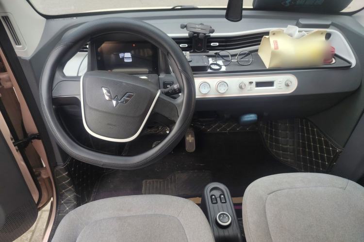 Used Wuling Hongguang MINIEV 2021 Macaron Premium Model – Lithium Iron Phosphate Center Console