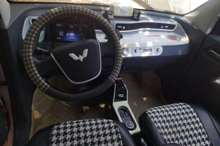 Used Wuling Hongguang MINIEV 2021 Macaron Premium Model – Lithium Iron Phosphate Center Console