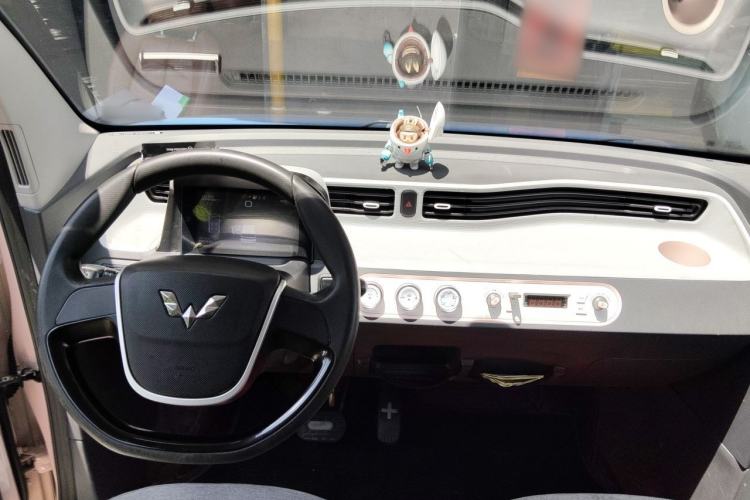 Used Wuling Hongguang MINIEV 2021 Macaron Premium Model – Lithium Iron Phosphate Center Console