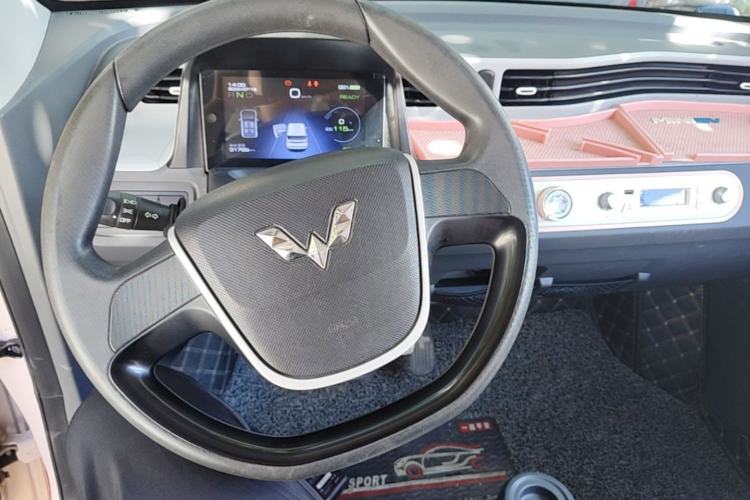 Used Wuling Hongguang MINIEV 2021 Macaron Fashion Model Lithium Iron Phosphate Center Console