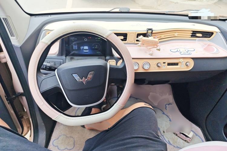 Used Wuling Hongguang MINIEV 2021 Macaron Fashion Edition Lithium-Ion Battery Center Console