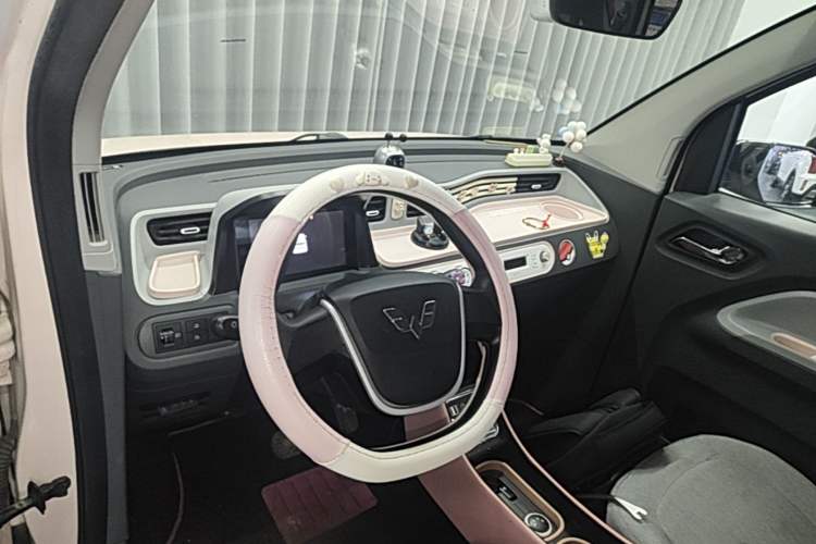 Used Wuling Hongguang MINIEV 2021 Macaron Fashion Edition Lithium-Ion Battery Center Console