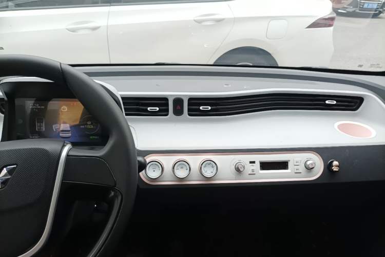 Used Wuling Hongguang MINIEV 2021 Macaron Premium Model – Lithium Iron Phosphate Center Console