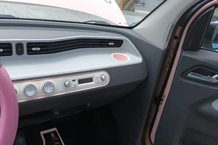 Used Wuling Hongguang MINIEV 2021 Macaron Premium Model – Lithium Iron Phosphate Center Console