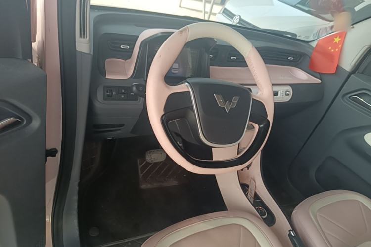 Used Wuling Hongguang MINIEV 2021 Macaron Sandwich Model 170 km Lithium Iron Phosphate Center Console