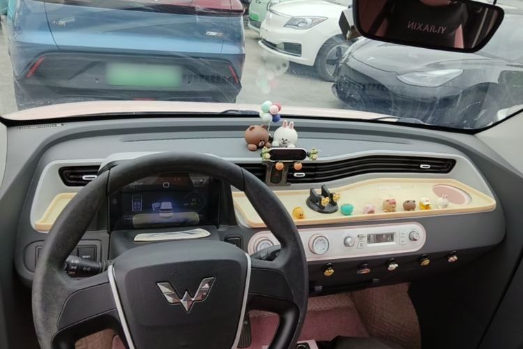 Used Wuling Hongguang MINIEV 2021 Macaron Fashion Model Lithium Iron Phosphate Center Console