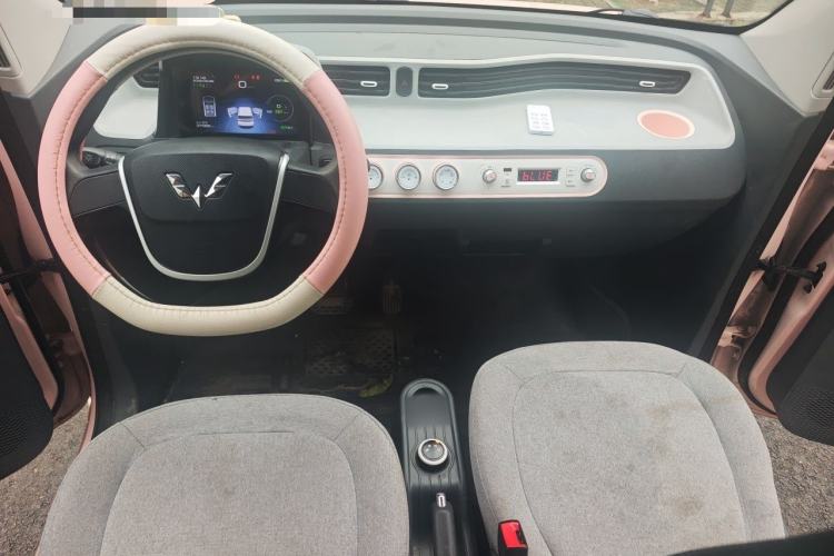 Used Wuling Hongguang MINIEV 2021 Macaron Fashion Edition Lithium-Ion Battery Center Console