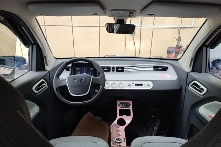 Used Wuling Hongguang MINIEV 2021 Macaron Fashion Model Lithium Iron Phosphate Center Console