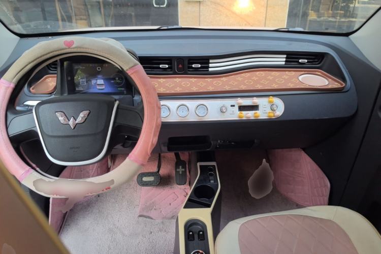 Used Wuling Hongguang MINIEV 2021 Macaron Premium Model – Lithium Iron Phosphate Center Console