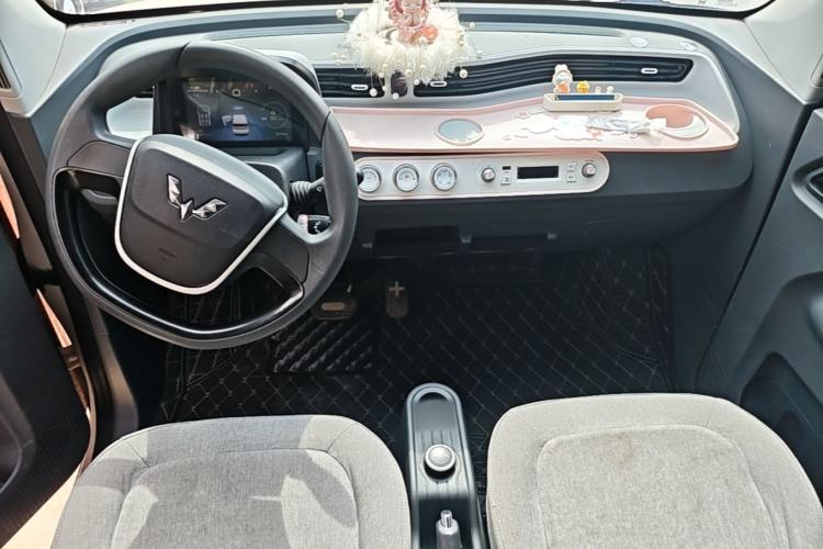 Used Wuling Hongguang MINIEV 2021 Macaron Fashion Model Lithium Iron Phosphate Center Console