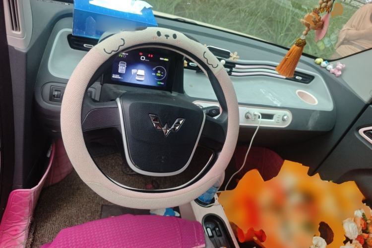 Used Wuling Hongguang MINIEV 2021 Macaron Fashion Edition Lithium-Ion Battery Center Console
