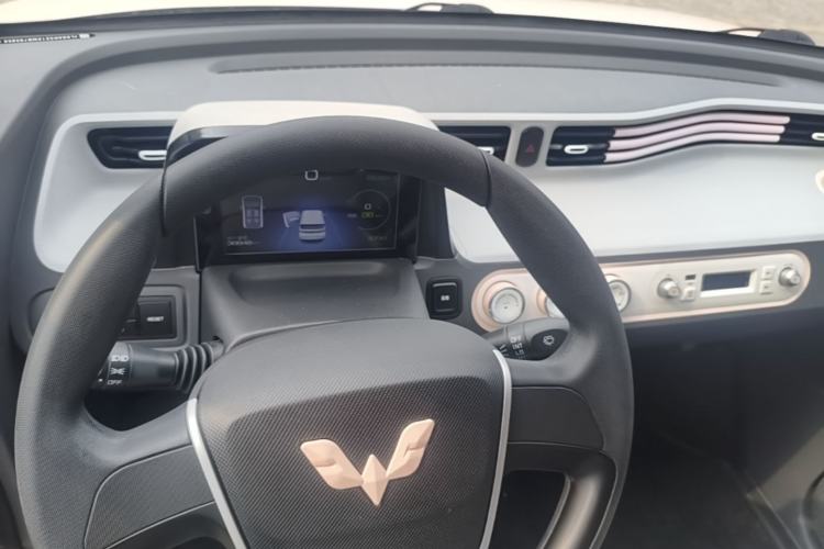 Used Wuling Hongguang MINIEV 2021 Macaron Fashion Model Lithium Iron Phosphate Center Console