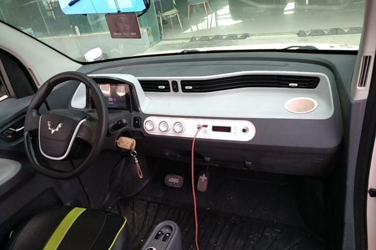 Used Wuling Hongguang MINIEV 2021 Macaron Fashion Model Lithium Iron Phosphate Center Console