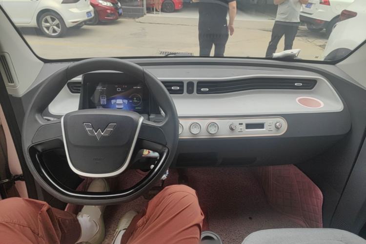 Used Wuling Hongguang MINIEV 2021 Macaron Sandwich Model 120 km Lithium Iron Phosphate Center Console