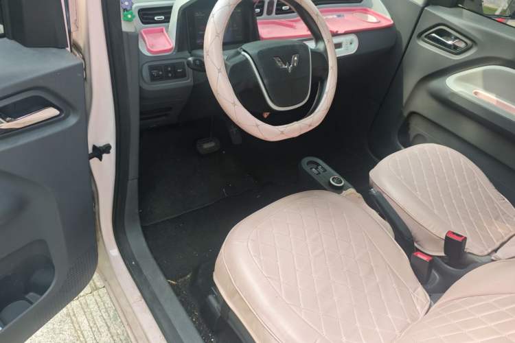 Used Wuling Hongguang MINIEV 2021 Macaron Fashion Model Lithium Iron Phosphate Center Console