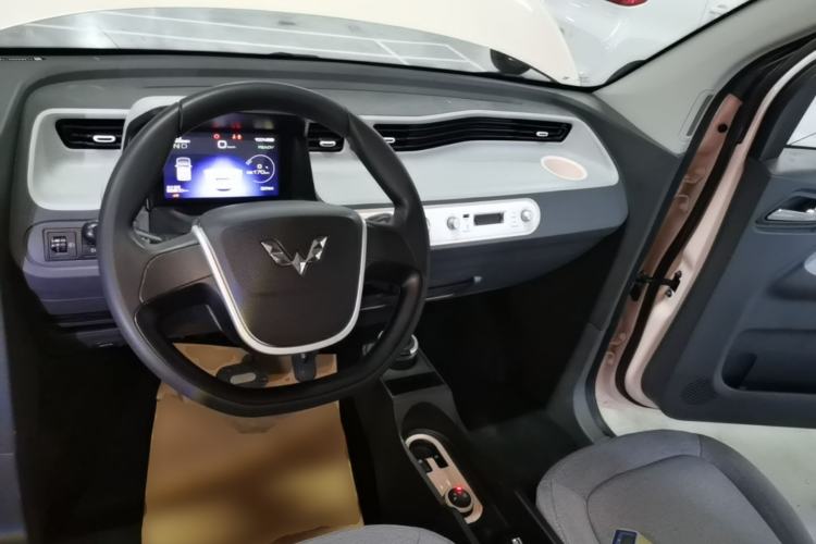 Used Wuling Hongguang MINIEV 2021 Macaron Premium Model – Lithium Iron Phosphate Center Console