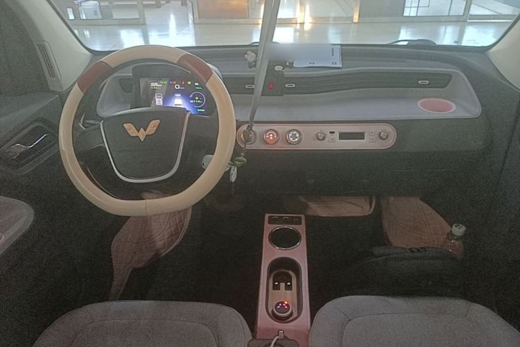 Used Wuling Hongguang MINIEV 2021 Macaron Fashion Model Lithium Iron Phosphate Center Console