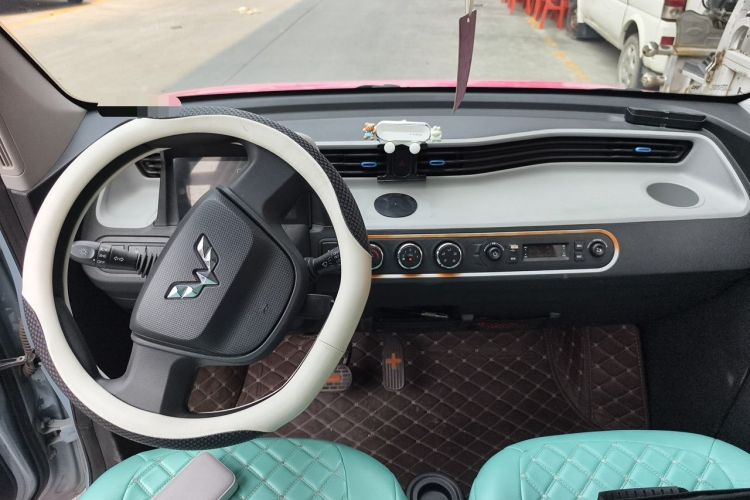 Used Wuling Hongguang MINIEV 2021 Macaron Premium Model – Lithium-NMC Center Console