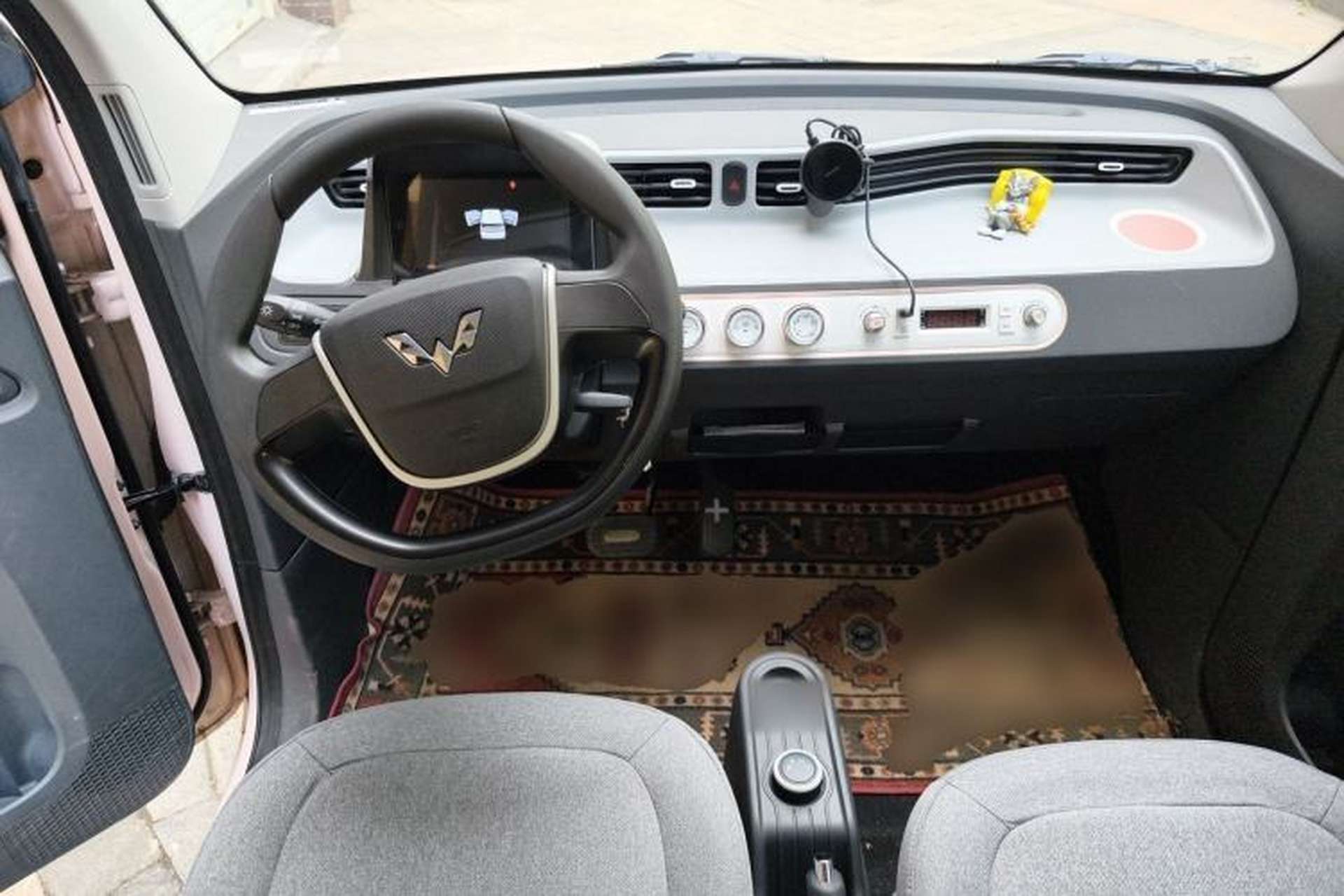 Used Wuling Hongguang MINIEV 2021 Macaron Premium Model – Lithium Iron Phosphate Center Console