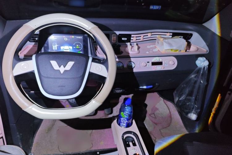 Used Wuling Hongguang MINIEV 2021 Macaron Premium Model – Lithium Iron Phosphate Center Console
