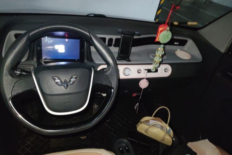 Used Wuling Hongguang MINIEV 2021 Macaron Fashion Edition Lithium-Ion Battery Center Console