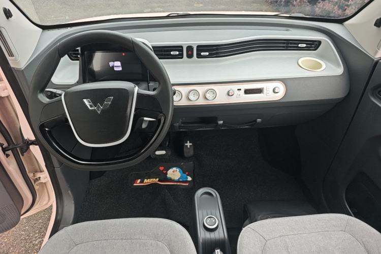 Used Wuling Hongguang MINIEV 2021 Macaron Fashion Edition Lithium-Ion Battery Center Console