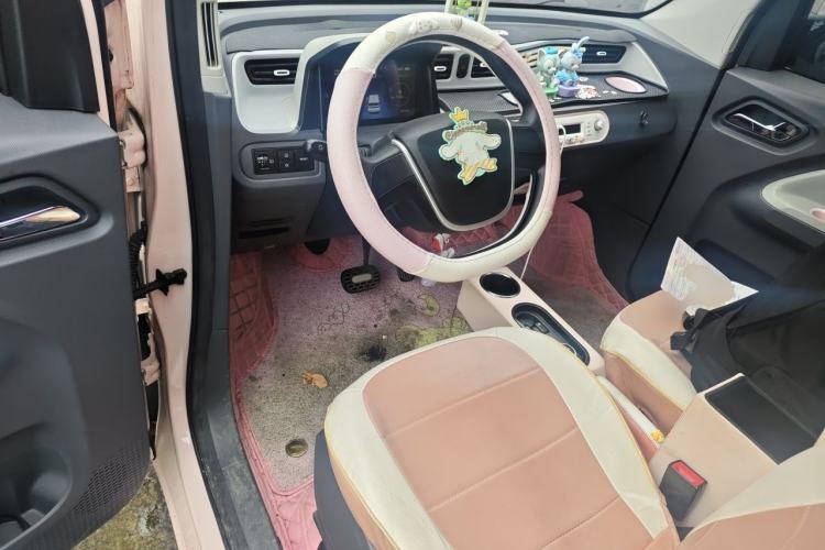 Used Wuling Hongguang MINIEV 2021 Macaron Fashion Model Lithium Iron Phosphate Center Console