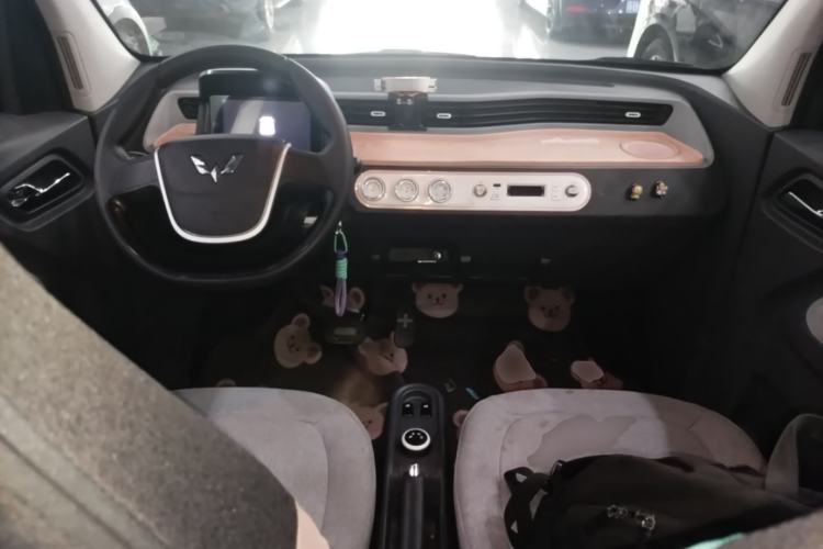 Used Wuling Hongguang MINIEV 2021 Macaron Premium Model – Lithium Iron Phosphate Center Console