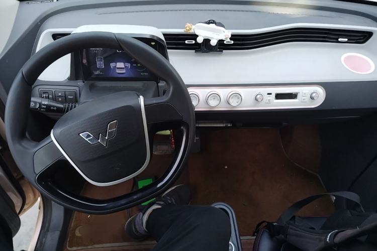 Used Wuling Hongguang MINIEV 2021 Macaron Fashion Model Lithium Iron Phosphate Center Console