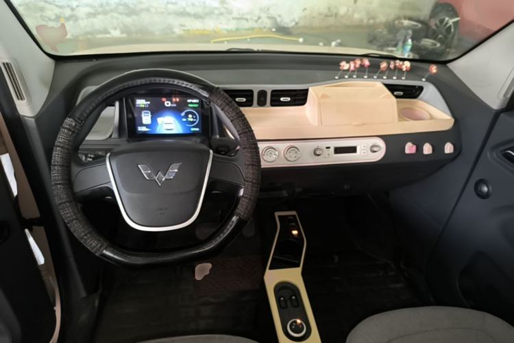Used Wuling Hongguang MINIEV 2021 Macaron Premium Model – Lithium Iron Phosphate Center Console
