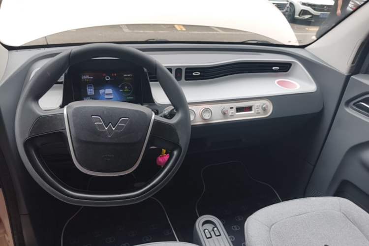 Used Wuling Hongguang MINIEV 2021 Macaron Fashion Edition Lithium-Ion Battery Center Console